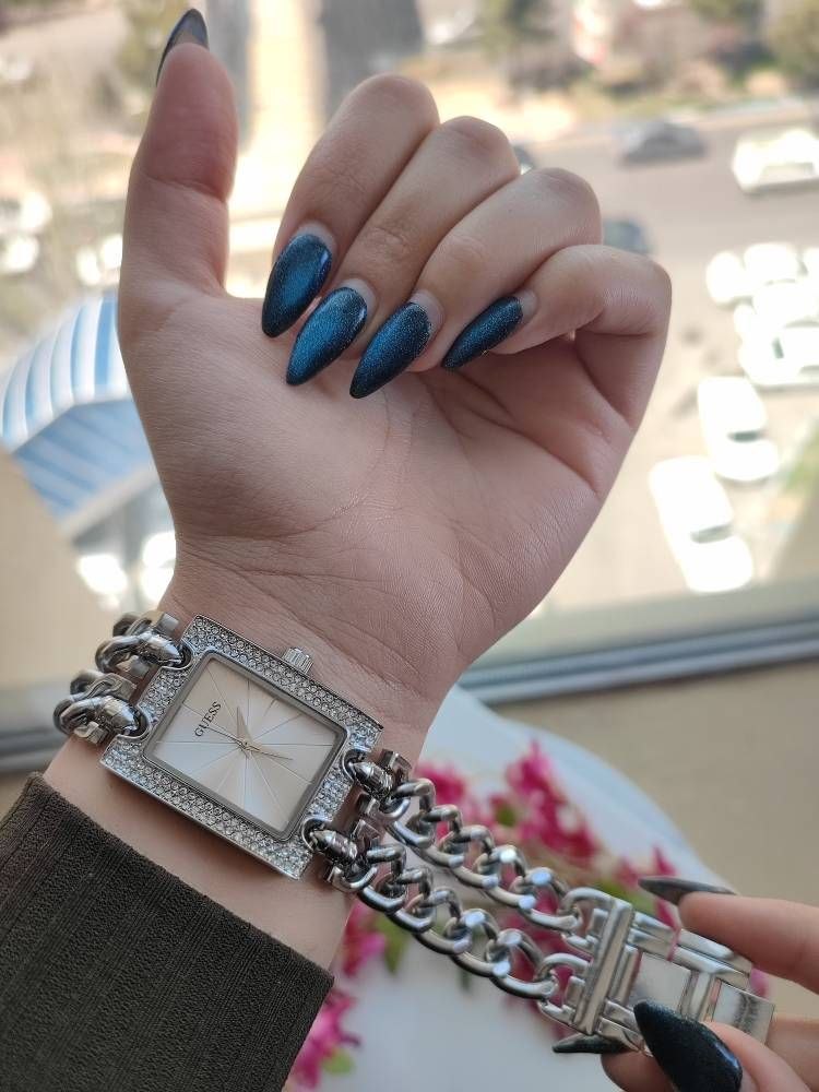 ساعت زنانه دور نگین مارک guess